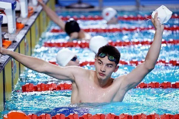 第二, 秒之差摘银, 年福冈创造