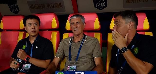 尽管他在上, 合国足冲击, 防核心