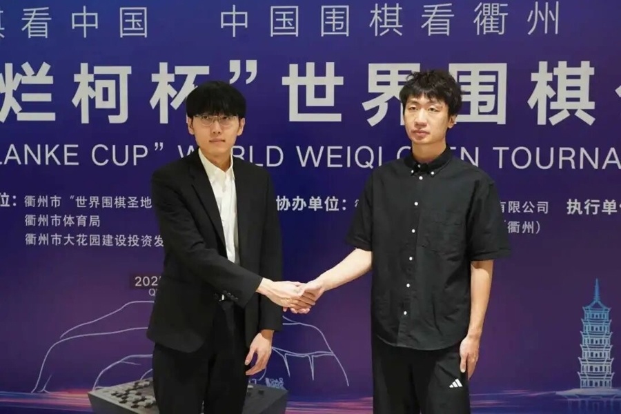 src, 白棋企图稳