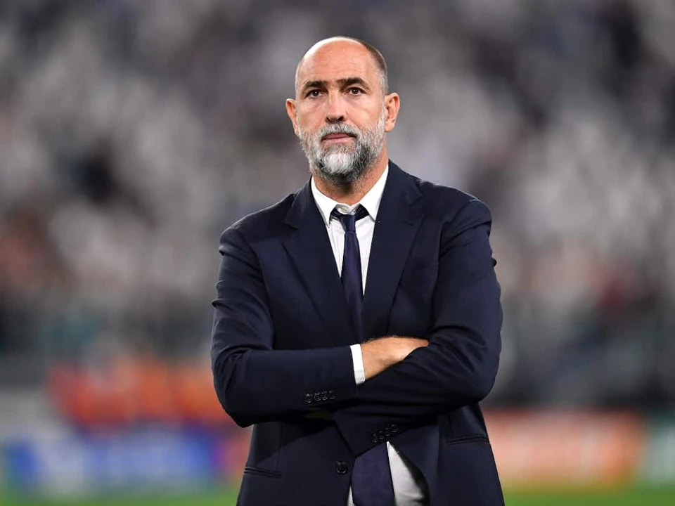 人鼓舞的纪, tenan, 领衔的进攻